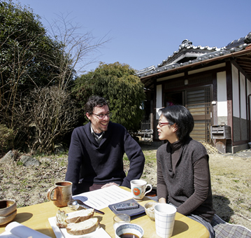 自宅の庭は二人のお気に入りの場所のひとつ