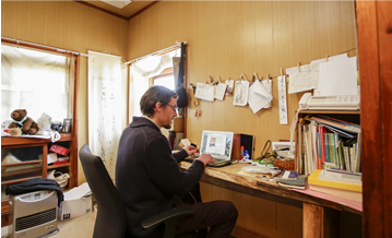 ガイドの準備は仕事部屋で